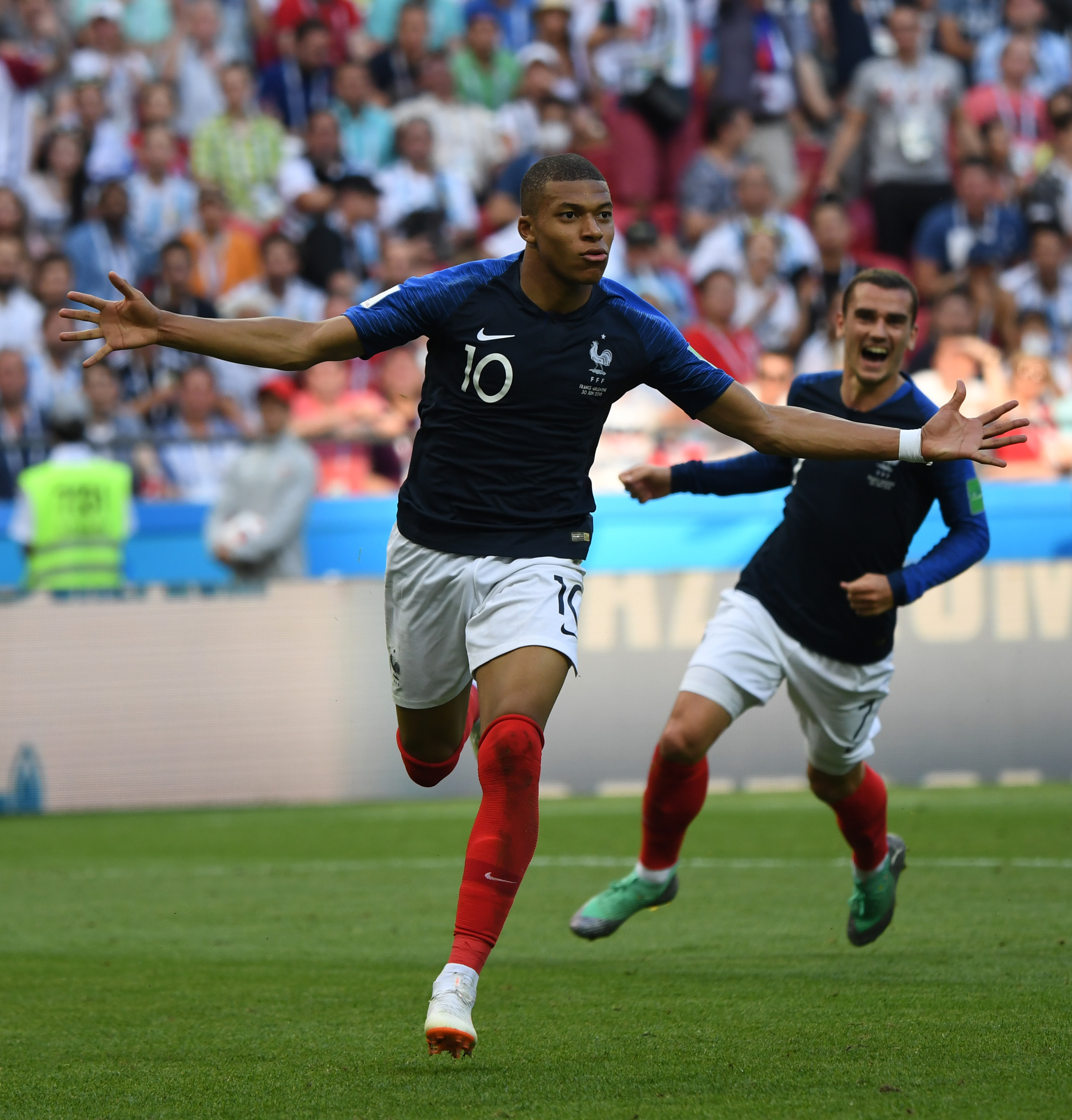 《在场外》视频栏目｜对话辽宁铁人：家乡、平常心和关于中超的明天（《在场外》对谈辽宁铁人：家乡情、平常心与中超的未来）