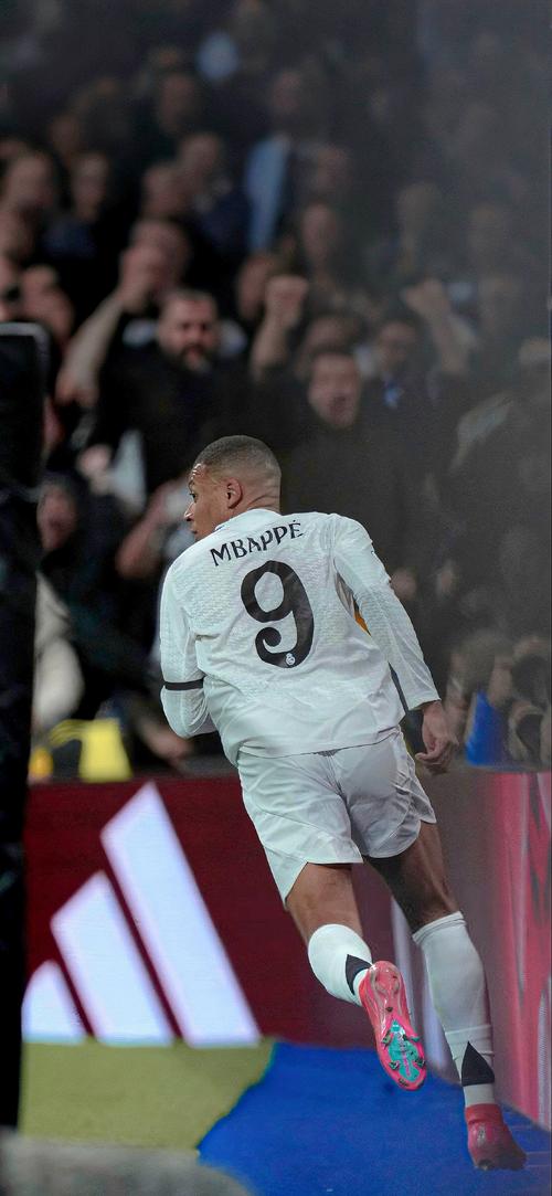 NBA半场：字母哥19分8篮板，雄鹿56-53领先步行者（半场战报：字母哥轰19分8板，雄鹿56-53暂领先步行者）