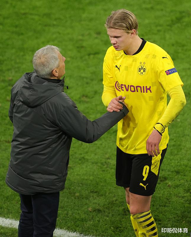 台州队赠沙埠窑青瓷姜糖礼盒，温州队回赠非遗茶饼（台州队以沙埠窑青瓷姜糖礼盒相赠，温州队以非遗茶饼回礼）