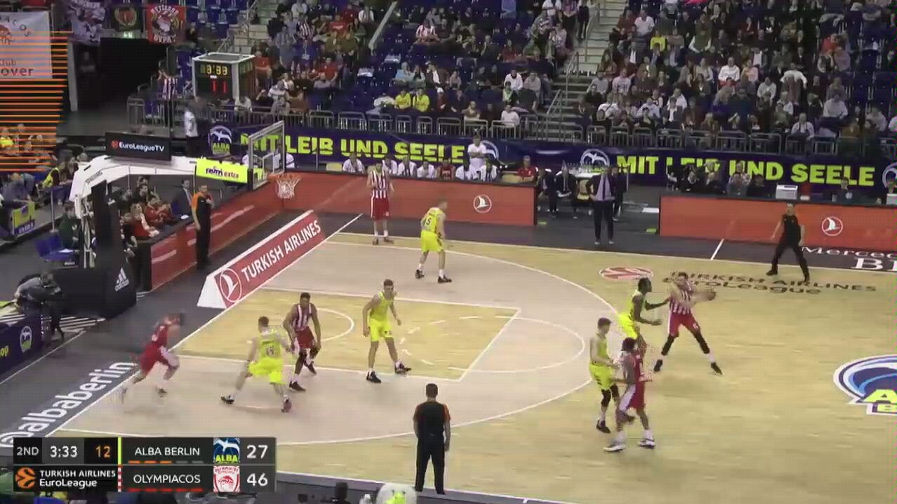 2025中足联颁奖：辽宁铁人队刘伟国当选中甲赛季最佳门将（中足联2025颁奖礼：辽宁铁人刘伟国荣膺中甲赛季最佳门将）